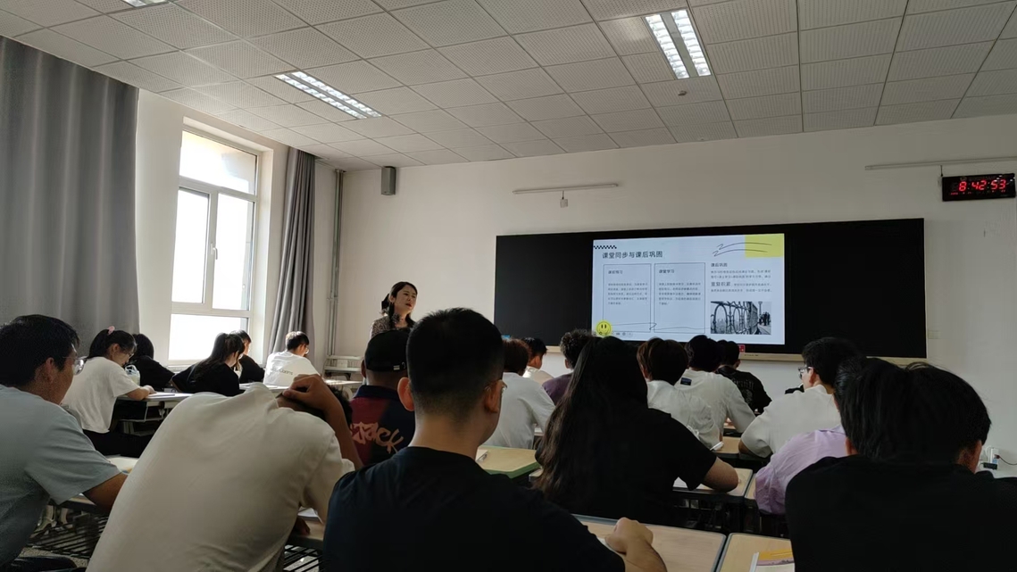 yl88858永利中国组织开展2025年秋季学期 “首课”听课活动3.jpg