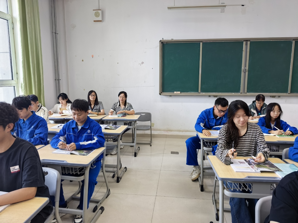 yl88858永利中国组织开展2025年秋季学期 “首课”听课活动1.jpg