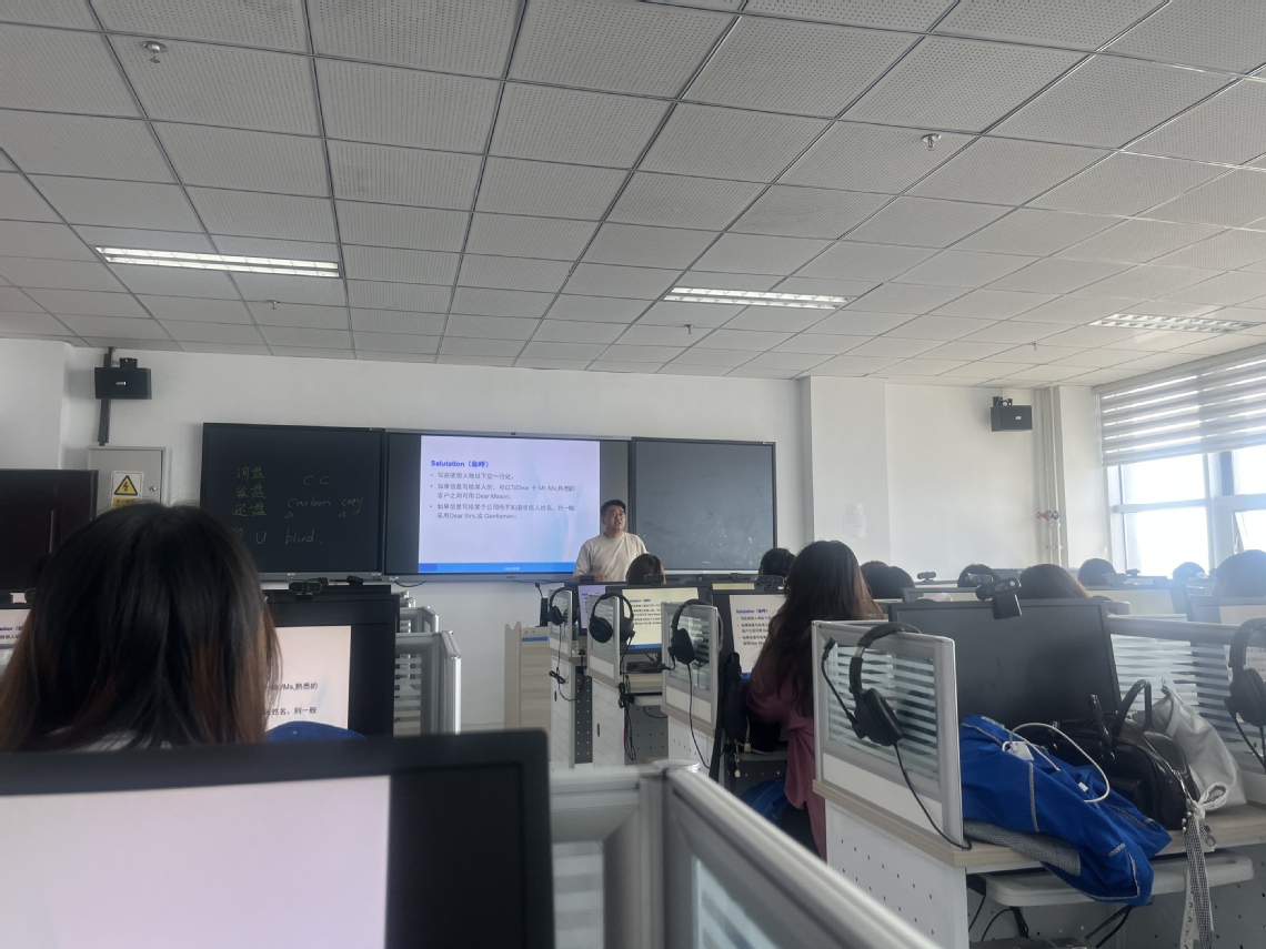 yl88858永利中国组织开展2025年秋季学期 “首课”听课活动4.jpg